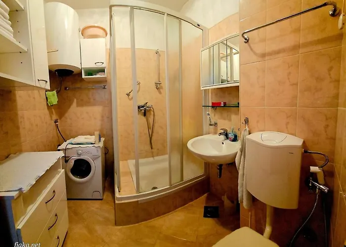 Maja W Privateparking Lägenhet *